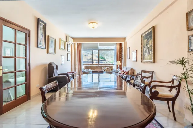 Exclusivo Piso de 140 m2 Útiles con Terraza y Garaje en Sant - foto 2