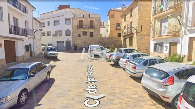 Se vende solar urbano en centro de Alcublas. /H H Asesores, Inmobiliaria en Burjassot/ — 6