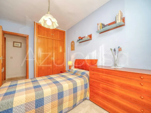Piso en venta de 4 dormitorios y 2 baños completos con garaje Junto al Mercado Central de Alicante — 13