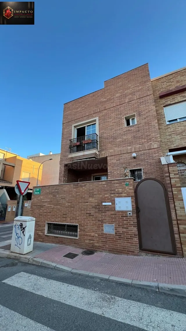 Amplio Chalet en Huercal de Almería con Piscina y Vistas