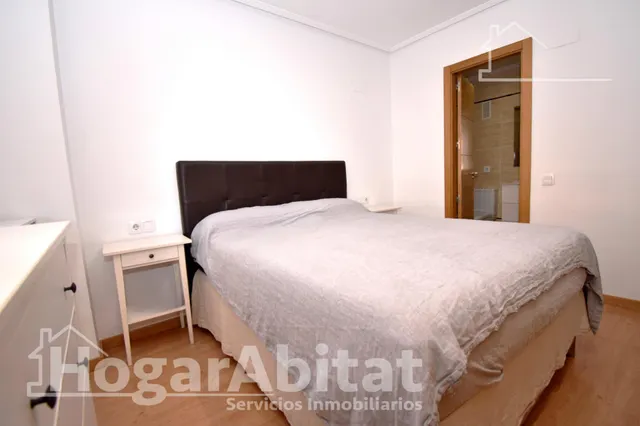 Seminuevo con piscina, garaje, trastero y terraza cerca del mar — 12