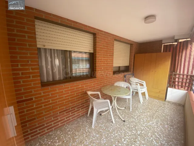 Grupo la Noria VENDE amplio piso SIN ascensor. 4 hab, 2 Baños. Completamente AMUEBLADO y EQUIPADO. — 4