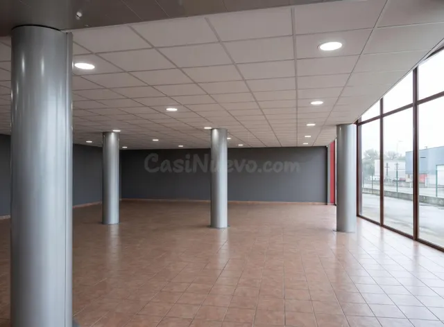 NAVE COMERCIAL EN REUS - foto 2