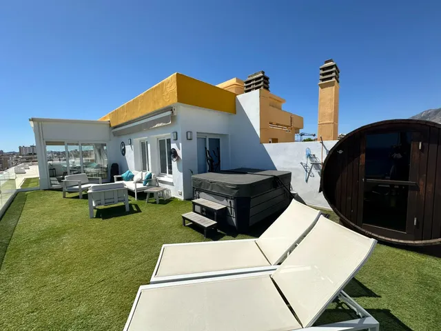 1ª Línea Playa Fuengirola - Super Atico 2 Dormitorios, Vistas al mar y Piscina, Gran Terraza, Sauna — 29