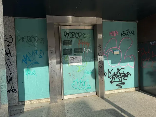 SE VENDE LOCAL COMERCIAL EN CL RIO MANZANARES Nº 29 LOCAL - 