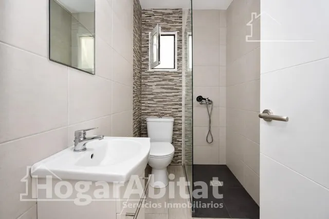 Exclusiva ubicación junto a la playa en este piso reformado con amplio balcón y ascensor en la Malvarrosa — 25