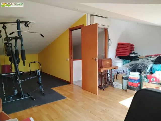 Casa unifamiliar en Mollerussa con gran jardín privado. — 24