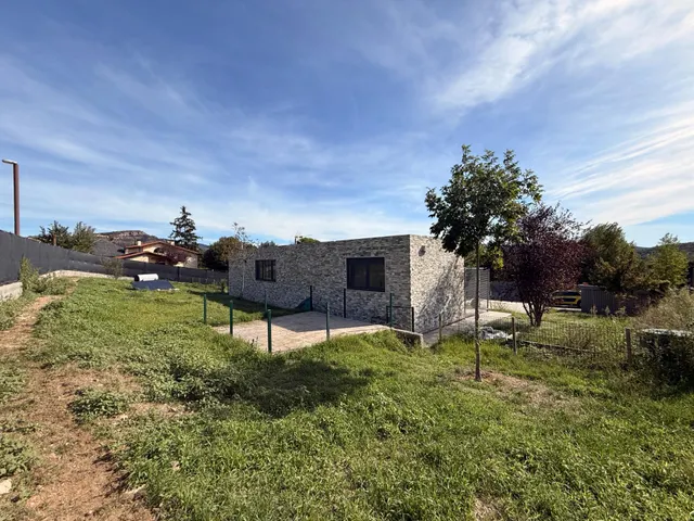 CASA SEMINUEVA CON GRAN PARCELA Y MUCHAS POSIBILIDADES — 34