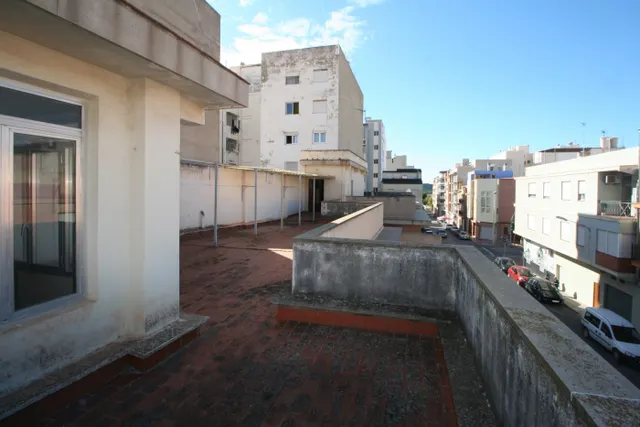 CASA A TRES ESQUINAS SITUADA A ESCASOS METROS DE LA IGLESIA DE LA ASUNCION. — 45