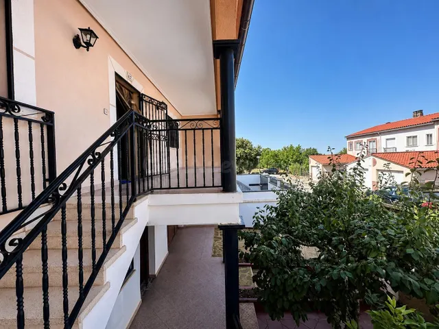 Una casa para toda la familia, con patio, garaje y lista par - foto 4