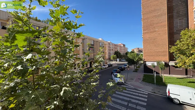 PISO REFORMADO 4 DORMITORIOS Y PLAZA DE GARAJE INCLUIDA — 28