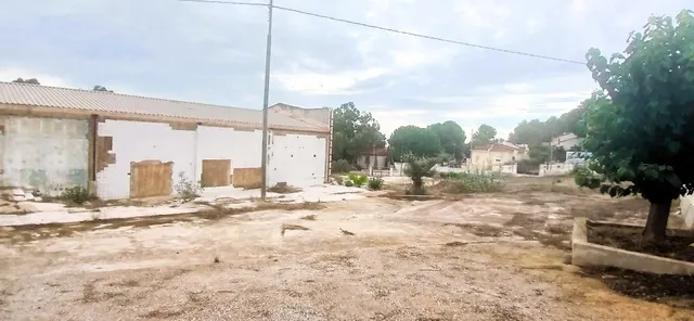 SE ALQUILA PARCELA VALLADA A DOS CALLES DE 3600 MTS2 CON NAVE DE 30O MTS2  EN VISTABELLA  A  10 KMS. DE TORREVIEJA — 7