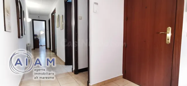 Edifidio con local y vivienda dúplex en carrer Església — 5