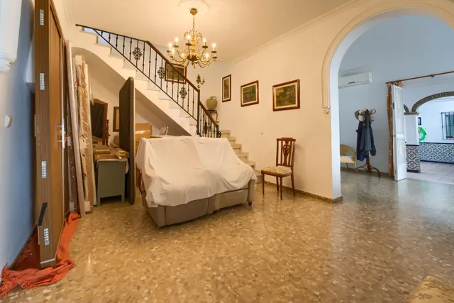 ¡¡ESPECTACULAR!! Adosada de esquina de 223 m2 con patio, terraza y garaje — 8