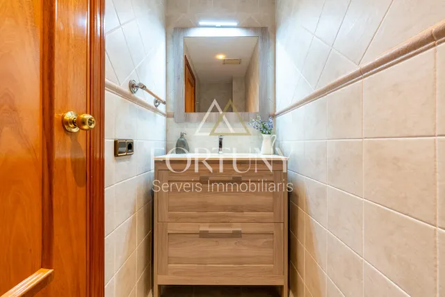 Casa adosada en venta en Passatge de Montbrió del Camp, Reus. — 33