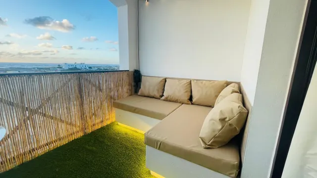 Estudio reformado con terraza privada, vistas al mar y puest - foto 5