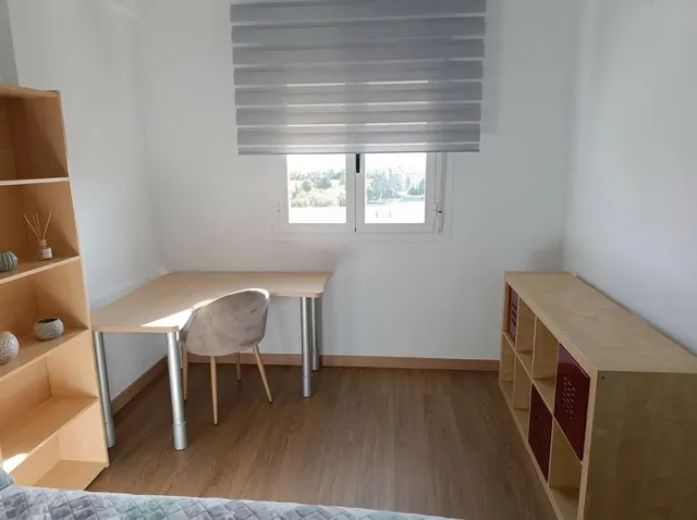 Exclusiva Oportunidad de Inversión y Hogar: Piso Totalmente Exterior Frente a Traumatología (Granada) | Ref: DLR00292 — 7