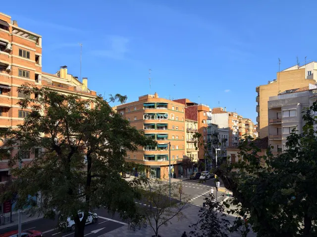 Piso económico con balcón en Plaza del Treball (Lleida) — 7