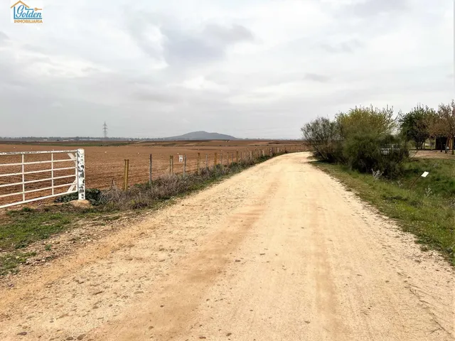 TERRENO EN VENTA POR LA LOCALIDAD DE MENGABRIL — 4