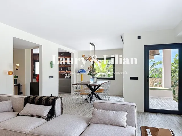 Excepcional villa con amarre de 14 m y canal largo . — 17