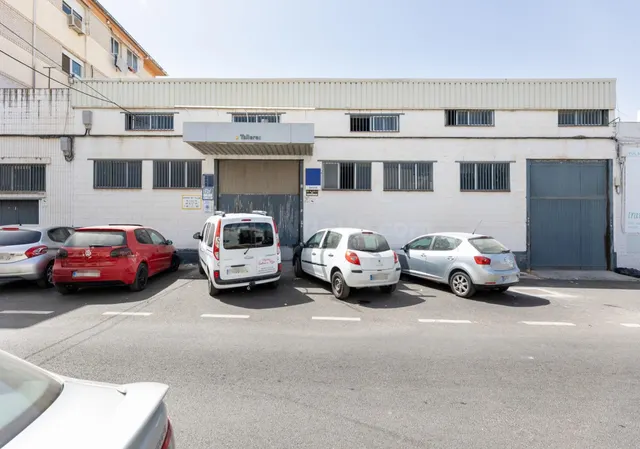 NAVE EN INMEJORABLE SITUACIÓN HABILITADA PARA TALLER — 2