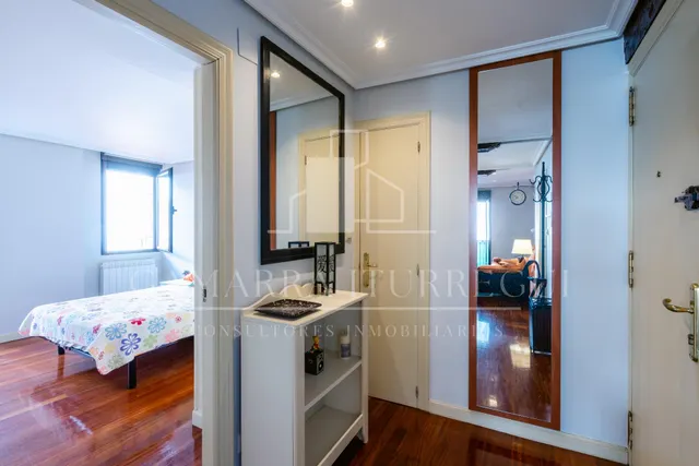 Gamarra Iturregui Consultores Inmobiliarios vende acogedora vivienda listo para entrar a vivir con garaje opcional en pleno Casco Viejo de Bermeo junto al Puerto. — 10