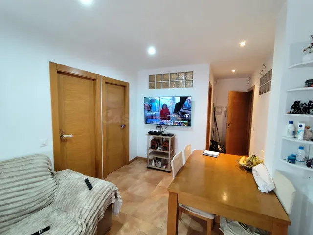 VIVIENDA EN DOS PLANTAS: ARRIBA VIVIENDA Y ABAJO PLAZA DE GA