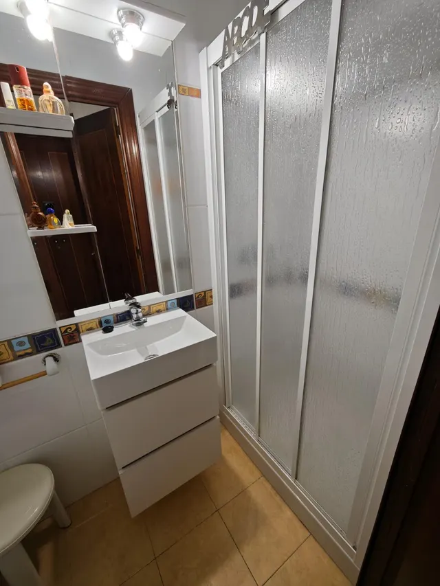 Amplia vivienda de 159 m2 con vistas panorámicas a los dos castillos de Alicante y plaza de garaje — 21