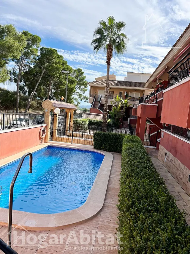 Bonito bajo, acogedor y lleno de luz natural en residencial con piscina y terraza — 17