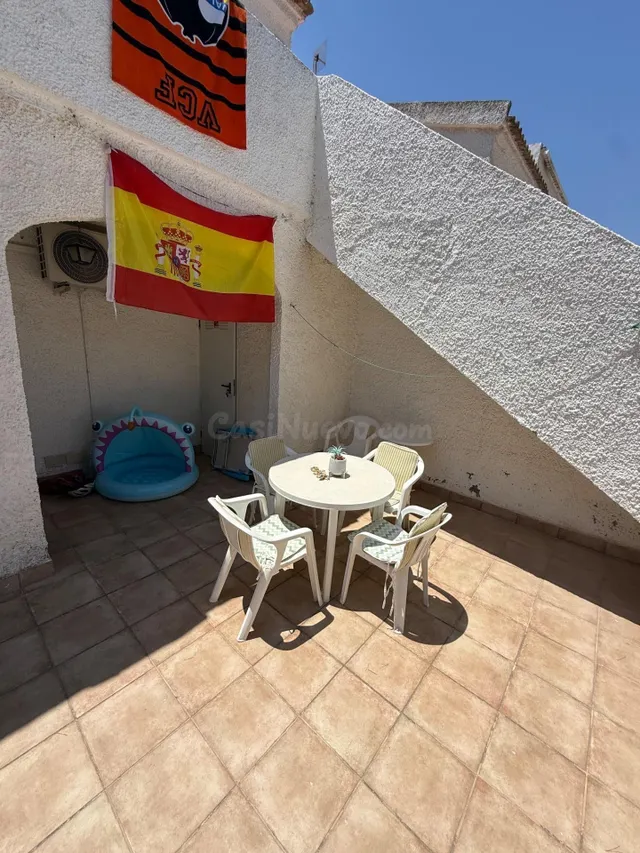 Encantador bungalow con amplia terraza privada y piscina com - foto 2