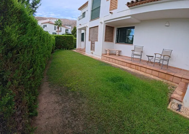 Apartamento de planta baja de esquina con 2 dormitorios con jardin y vistas parciales al mar — 26