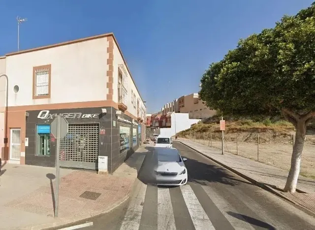 SE VENDE piso OKUPADA en Carretera Almeria Nº 20 Huércal de  - foto 2