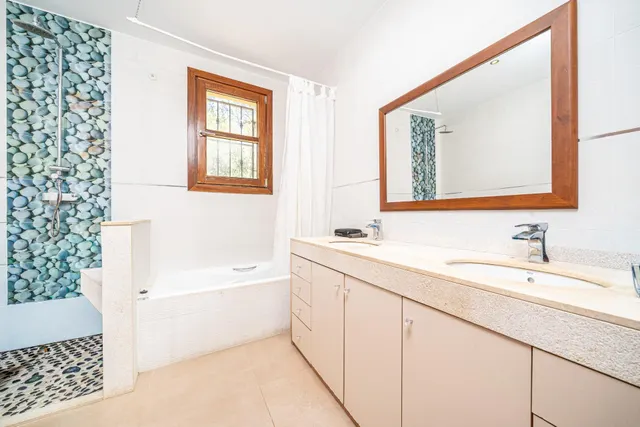 Chalet unifamiliar de 5 dormitorios y 5 baños, con piscina, garaje, ascensor y apartamento de invitados en Peguera (Calvià) — 23
