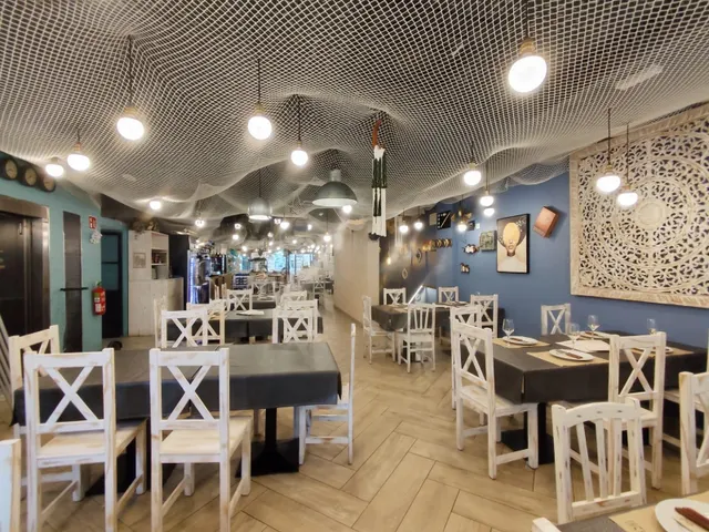 SE VENDE RESTAURANTE A PLENO RENDIMIENTO (CON INQUILINO SOLVENTE)  EN ZONA CENTRO EN OURENSE. — 8