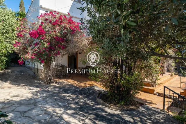 Casa independiente con piscina y jardín en Vallpineda — 34