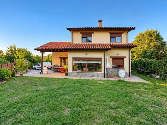 CASA INDEPENDIENTE CON JARDÍN Y PORCHE EN LA PESA DE PRÍA, C