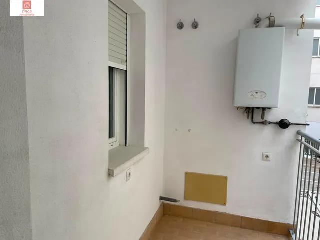 ALQUILER PISO EN BADAJOZ, DETRAS HOSPITAL UNIVERSITARIO, PISO SIN AMUEBLAR, COCINA AMUEBLADA Y EQUIPADA, CLIMATIZADO, CON ASCENSOR Y GARAJE, LUMINOSO — 21