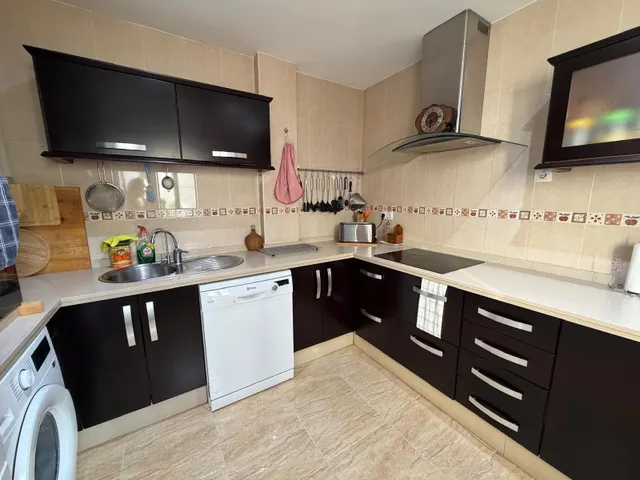¡Casa adosada con patio, garaje y sótano en La Victoria, Córdoba! — 10