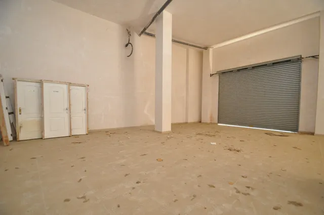 Local comercial 700m² en venta - Avenida de chapí — 8