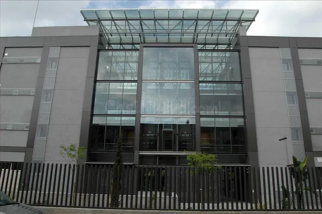 Venta de Oficina + Garaje en Avda. Hytasa - Sevilla — 2