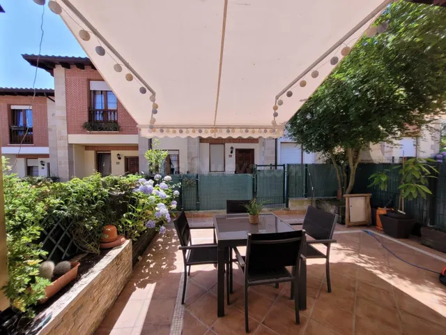 VENTA CHALET ADOSADO EN SALCEDO -VIOÑO