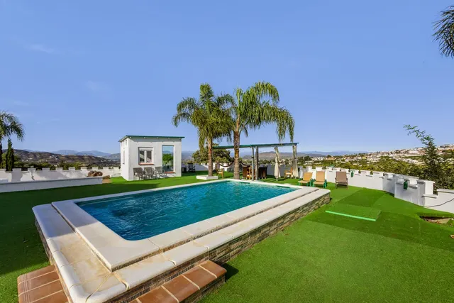 Chalet 6 habitaciones 336m² en venta - Costa del Sol — 6