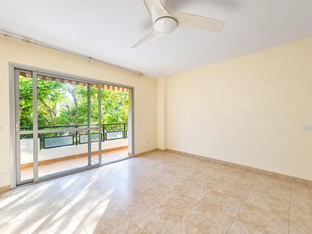 Piso luminoso de 3 dormitorios con terraza en Avenida de Mijas, Fuengirola — 6