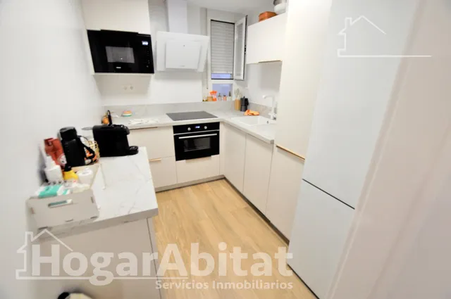 Impecable y reformado en residencial con terraza, piscina y dos plazas de garaje, cerca del centro — 6