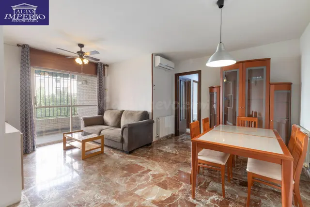 Piso en venta de tres dormitorios dos baños en urbanización  - foto 3