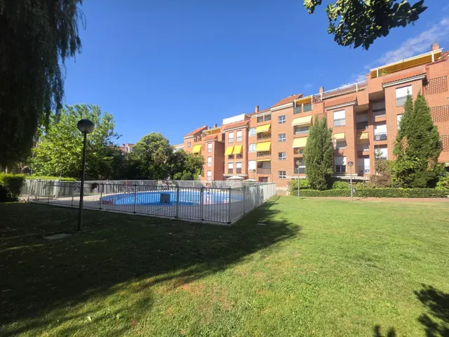Bajo con terraza — 38