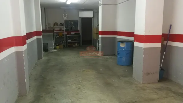 OPORTUNIDAD! SE VENDE LOCAL-GARAJE CON VADO EN LA CALLE OCTAVIO CUARTERO — 2