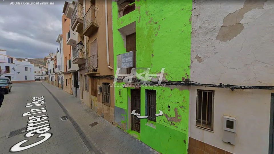 Se vende solar urbano en centro de Alcublas. /H H Asesores, Inmobiliaria en Burjassot/