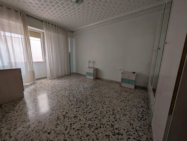 4 DORMITORIOS ,,, PISO ,, CERCA DE LA UNIVERSIDAD — 25