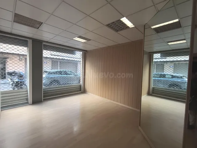 LOCAL CÉNTRICO DE 241M2 — 4